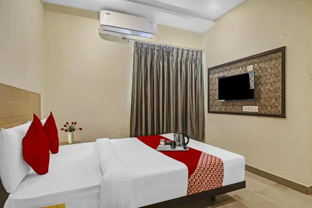 OYO 93527 Hotel 7 Hills Luxury Rooms