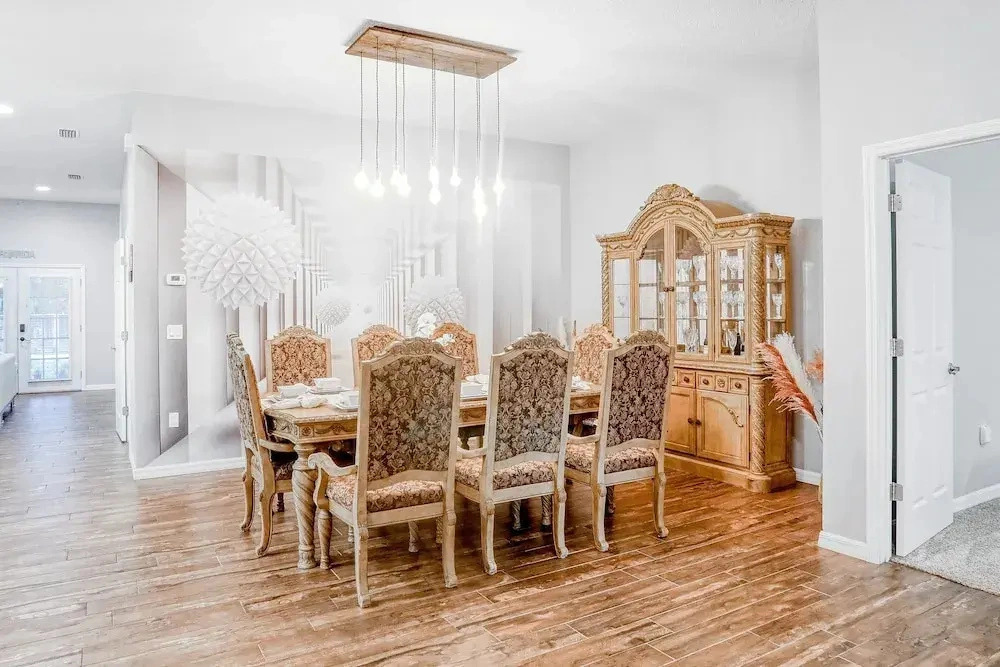 Updated, Dog-friendly gem W/fenced Yard, Foosball & Pool Tables, Wifi, Fireplace