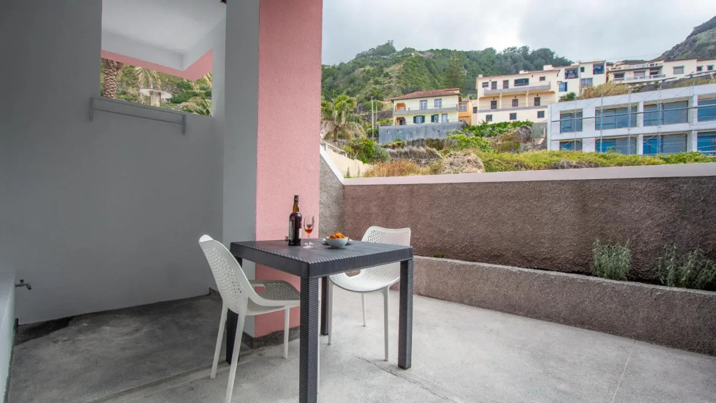 The Jolie - Apartments by the Ocean