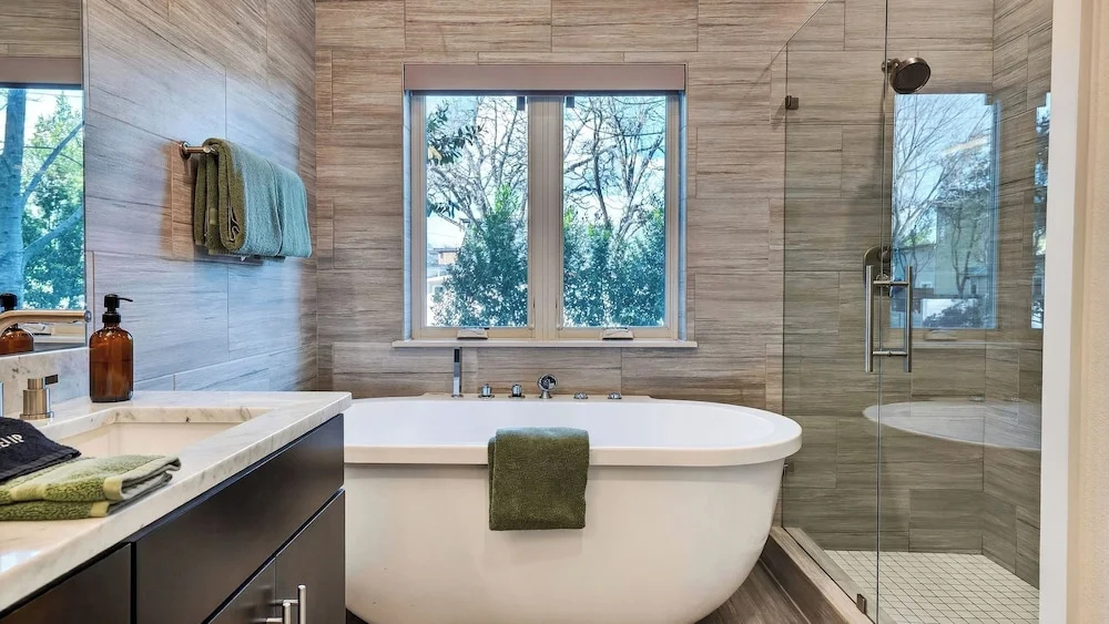 Bluebonnet Lane by Avantstay Near Lady Bird Lake + Downtown Patio + Firepit Designer Zilker Home