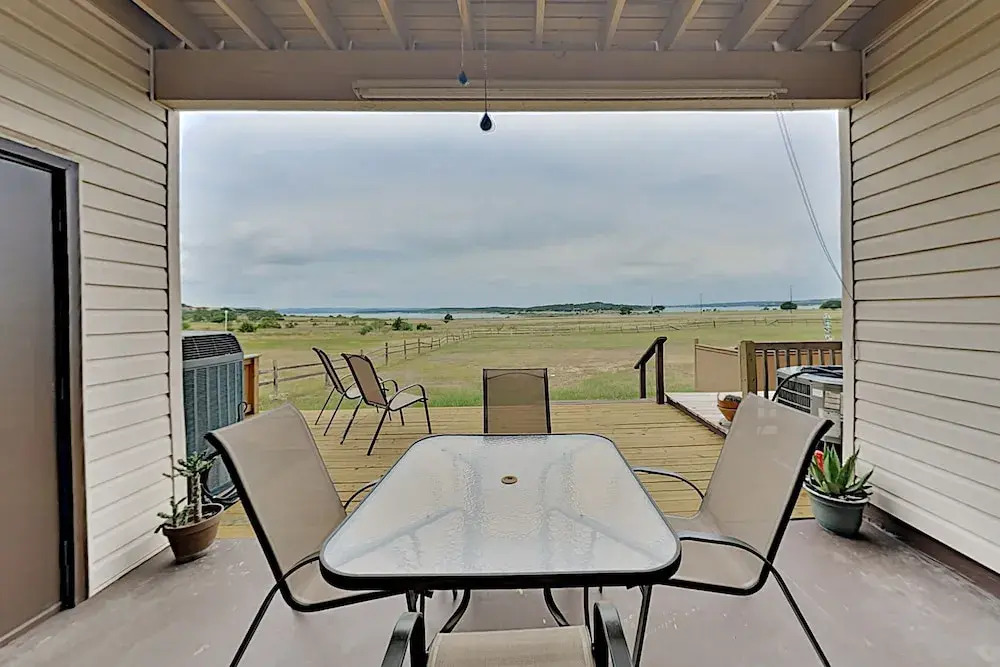 Lake-view All-suite - Near Marina & Dining 2 Bedroom Townhouse