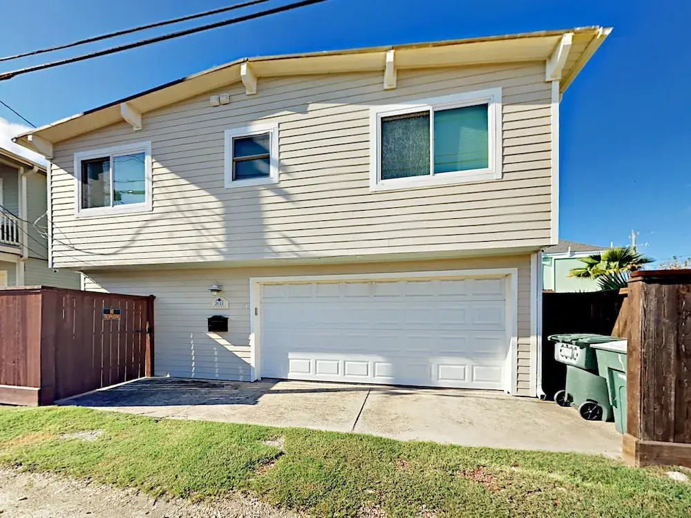 2611 Avenue Q Cottage 2 Bedrooms 1 Bathroom Cottage
