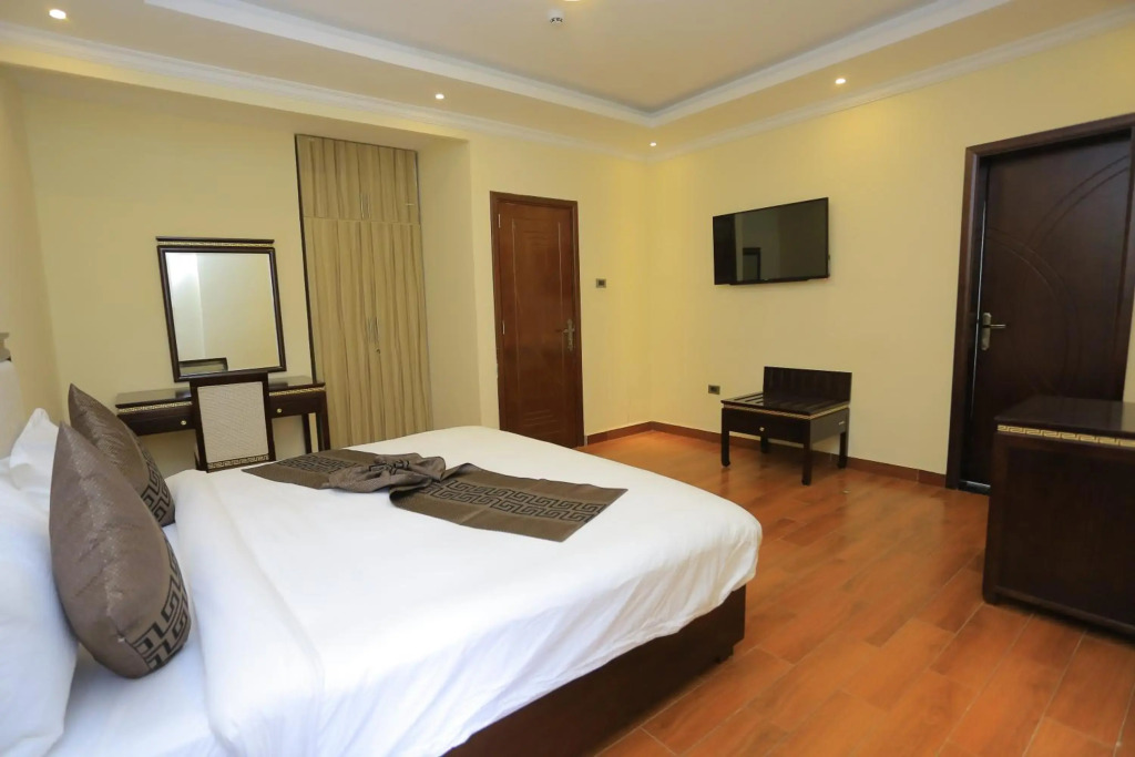 Yadonay Hotel