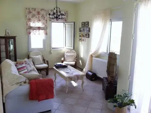 Family Apartment Ammoudi with shared mini-pool