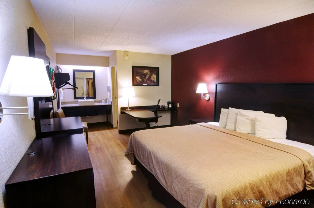 American Inn & Suites Bishop Airport Flint