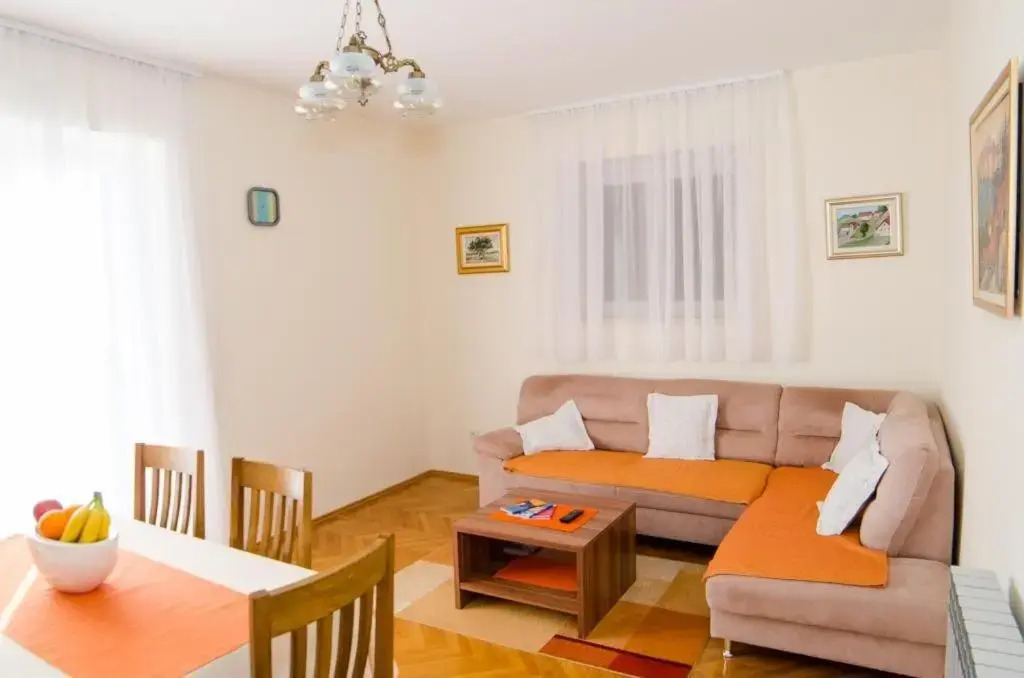 Apartment Srecko- Two Bedroom Apartment With Terrace and Sea View