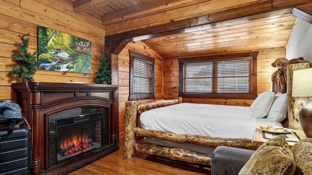 Hot Tub, Game Room & Prime Pigeon Forge Location Big Bear Ridge by Avantstay