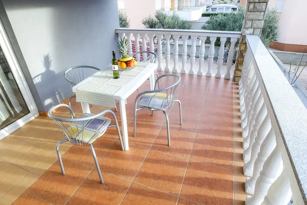 Lucky Luke Pool Apartments