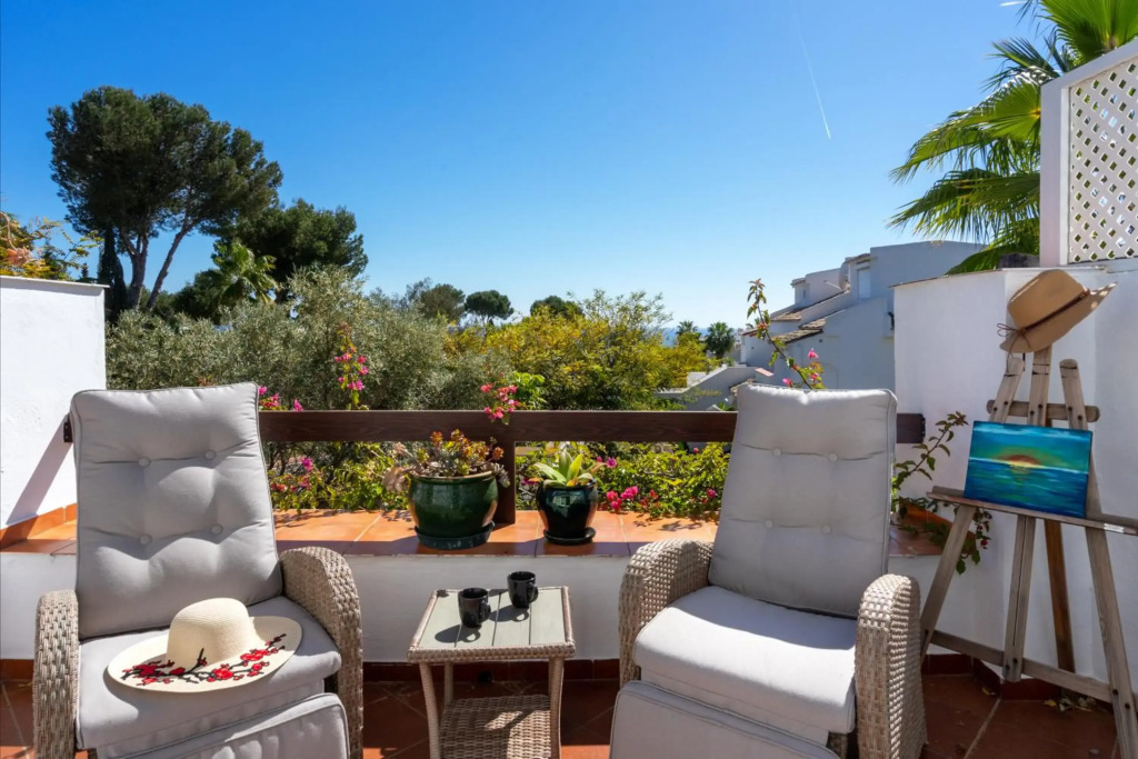 2BR Garden Apartment Albamar