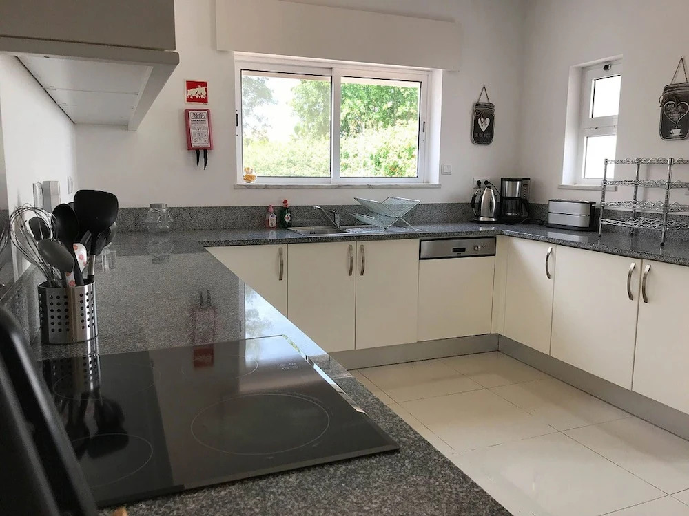 16 Centeanes Fabulous Location Just Short Walk t