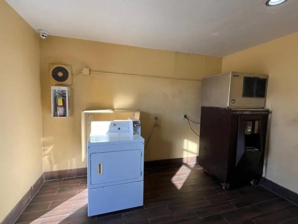 Red Roof Inn & Suites Sulphur Springs