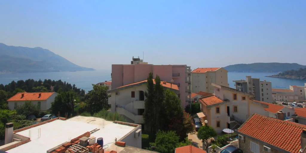 Lovely one bedroom apartment with parking space
