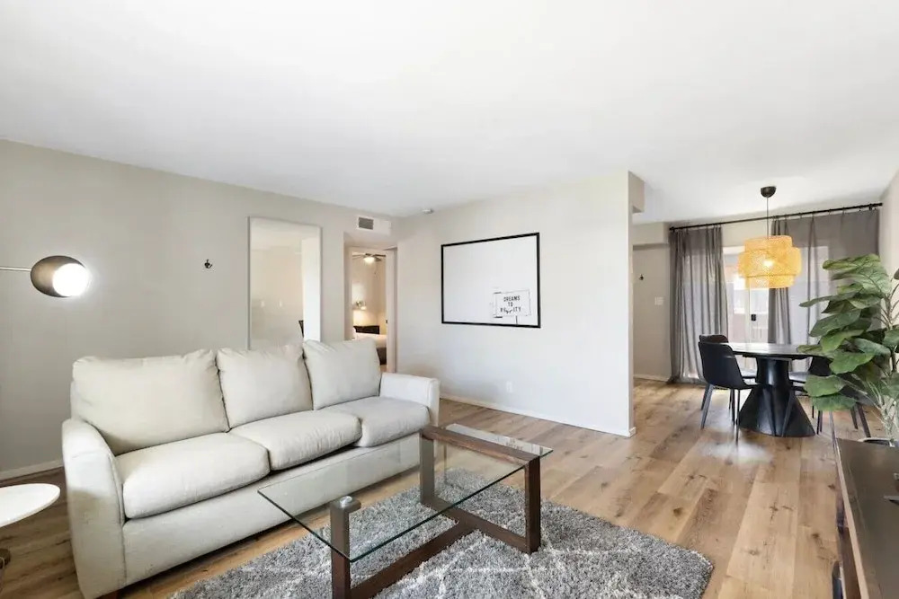 Fashion Square Apt6