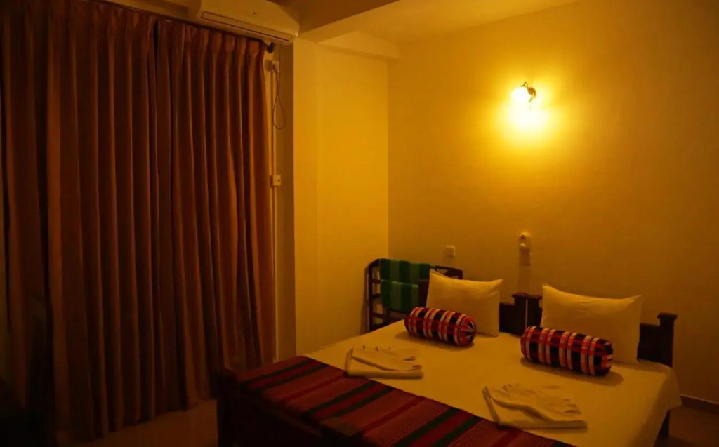 Vishmee Holiday Inn