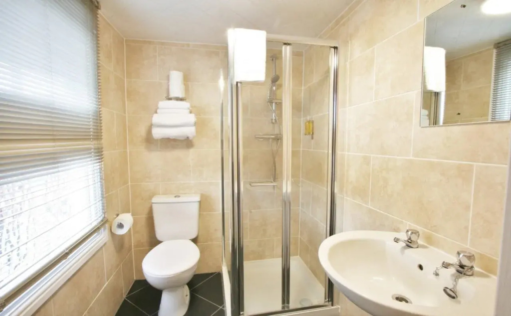 Central Hotel Cheltenham by Roomsbooked