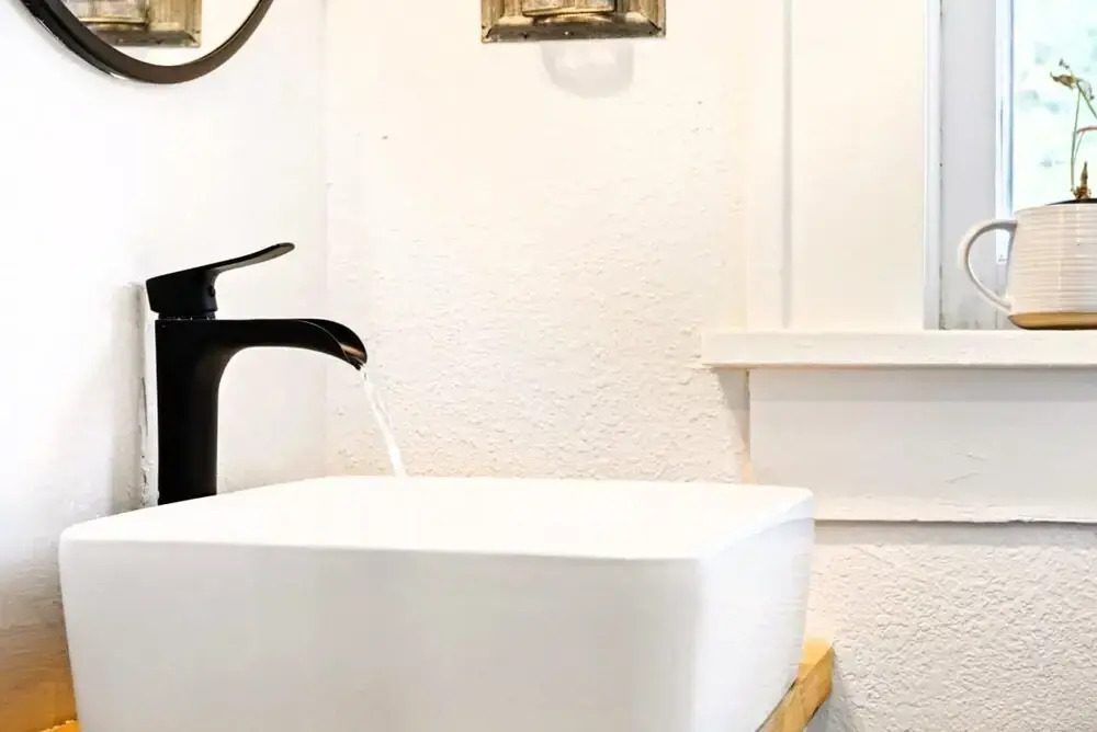 Retro Studio Huge Shower 3min-asian Dist