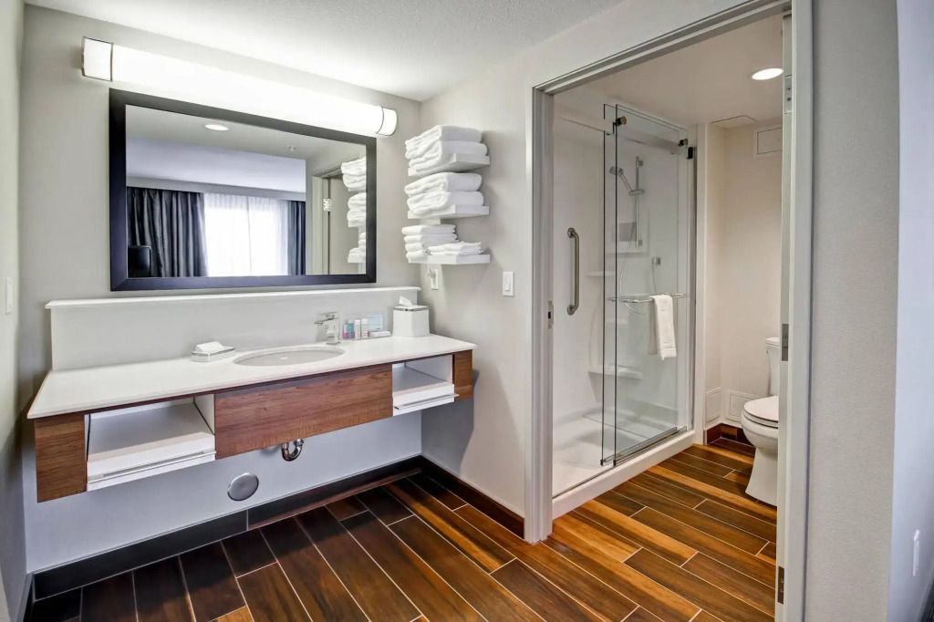 Hampton Inn & Suites - Medicine Hat
