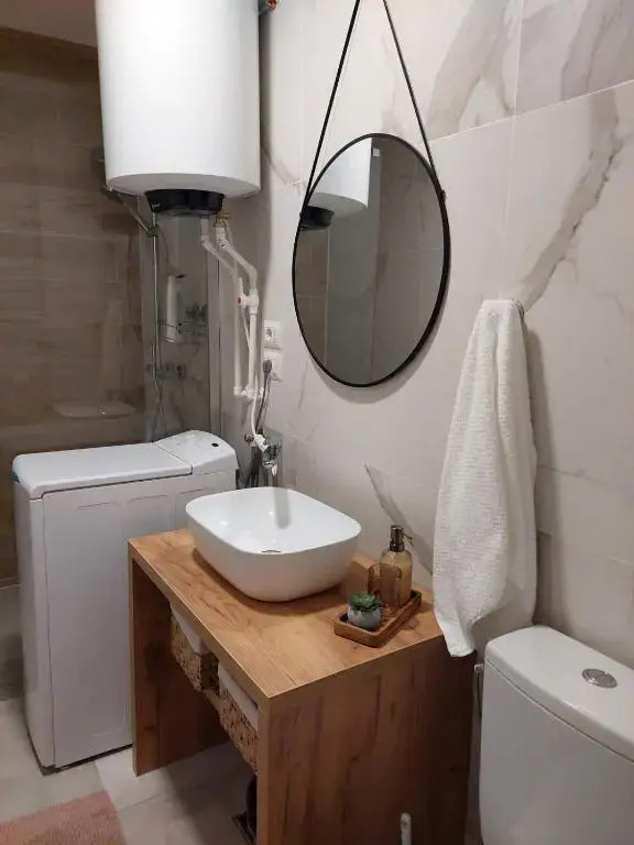 Ela's apartment