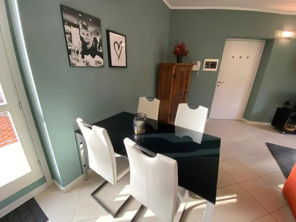 Casa Bellagio Beach: Pool, 100m Lake & near City