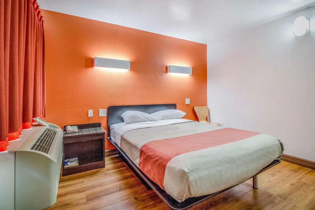 Motel 6-Conroe, TX