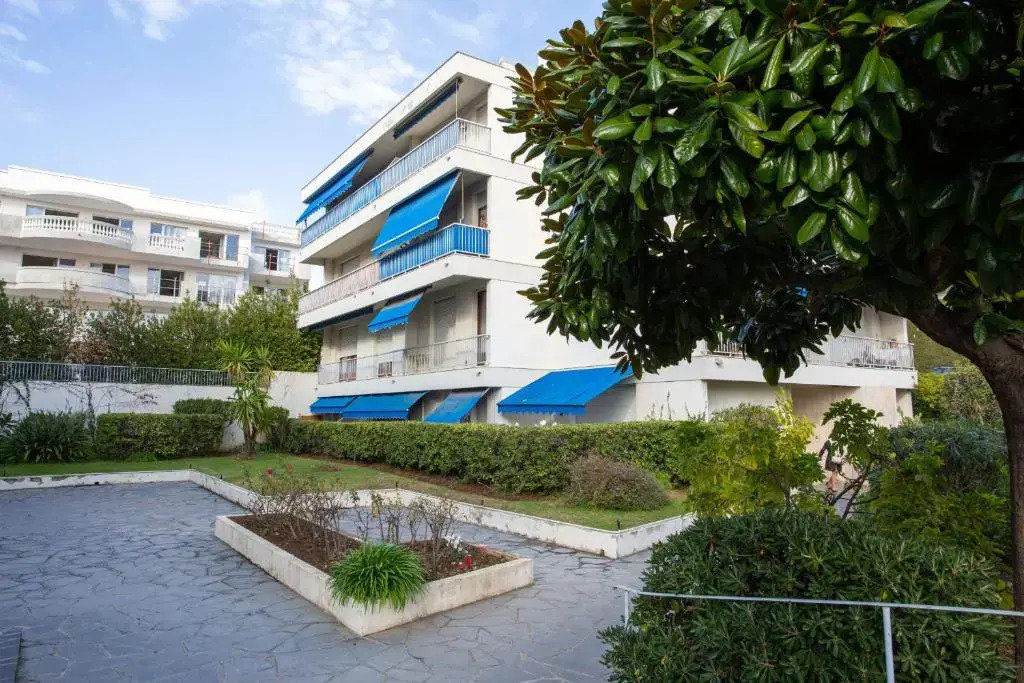 Apartment 5 minutes from the tram and 10 minutes from the sea