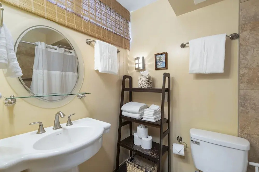 Haleakala Shores A-308 - Ocean/mountain Views, Stylish 2br/2ba, Lanai, AC, Wi-fi