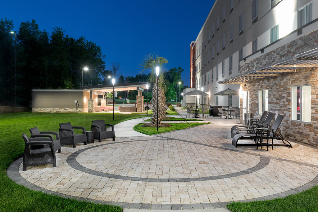 Holiday Inn Express & Suites - Charlotte Airport by IHG