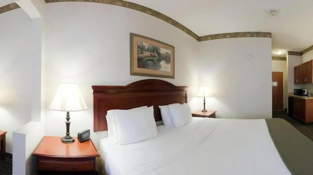Holiday Inn Express Hotel & Suites Laurinburg by IHG