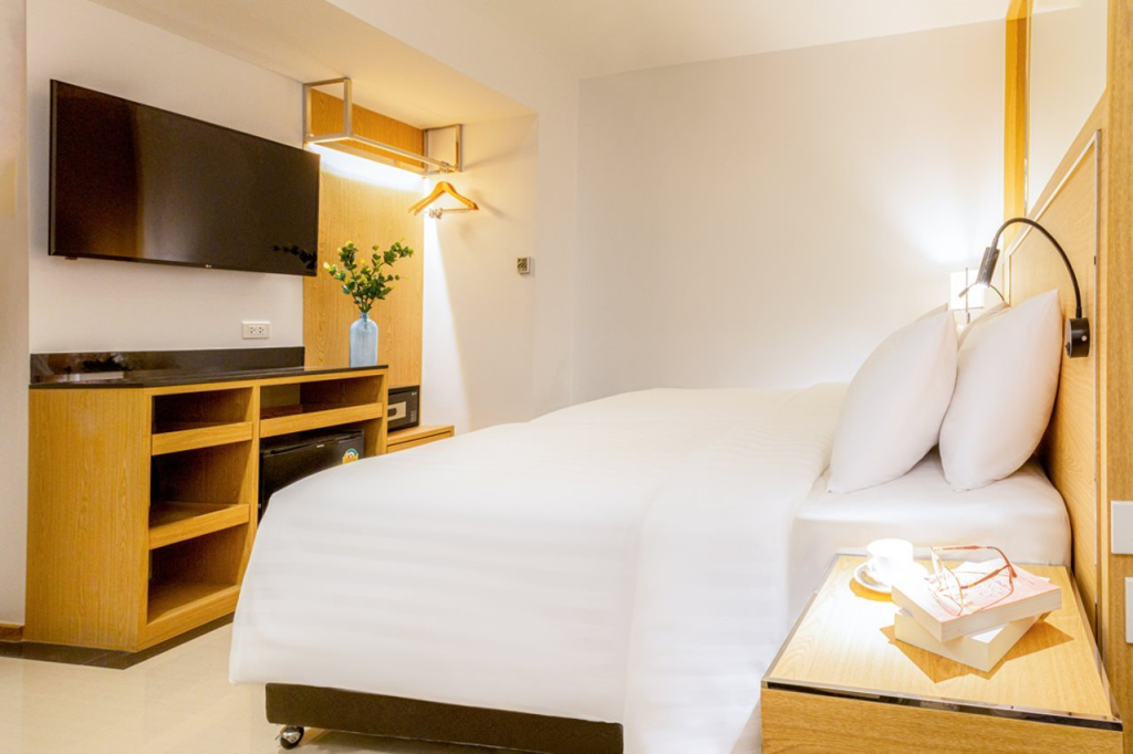 FX HOTEL NANA