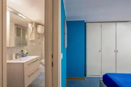Pantheon Blue Petite Maison