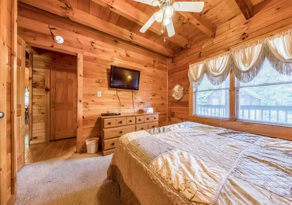 Arrowhead Log Cabin Resort Papaws Bear Den Cabin - by TS