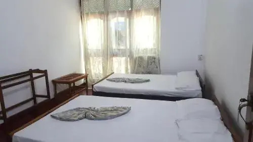 Thilini Holiday Inn