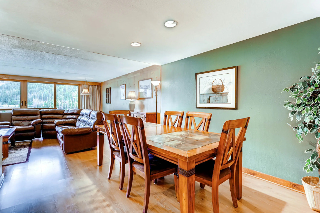 Ski Tip by Summit County Mountain Retreats