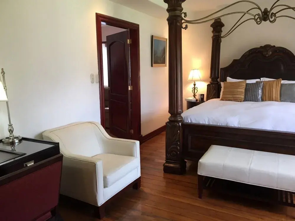 Nest Hotel B & B