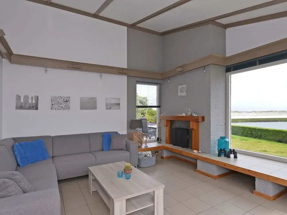 Modern Furnished Detached Bungalow, Located on the Marina