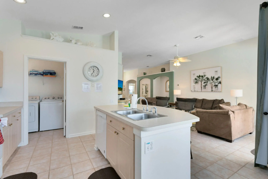 4 Bedroom 3 Bath South Facing Pool Spa Villa