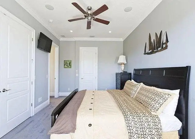 Versailles by the Sea 8 Br home by RedAwning