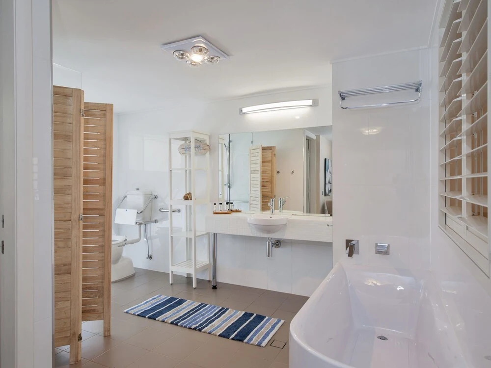 Beach and Bay, 121 Shoal Bay Road