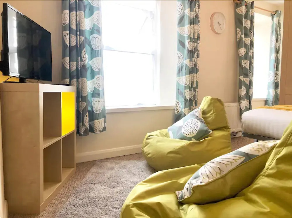 Lux Blu - Kenwyn Studio Apartment