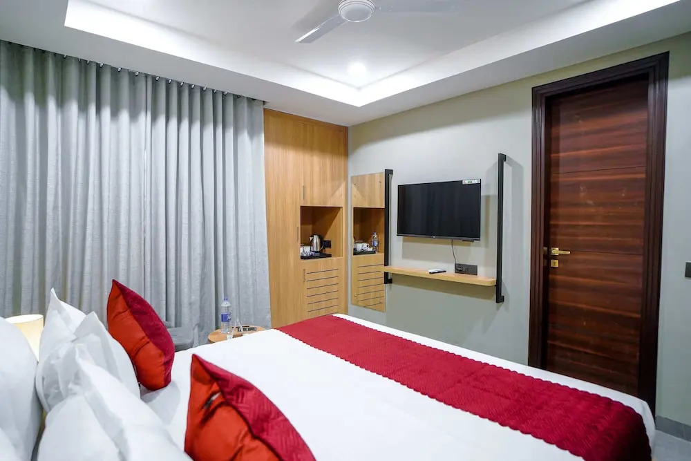 Saltstayz Basil - Near Golf Course Road & Extension Road