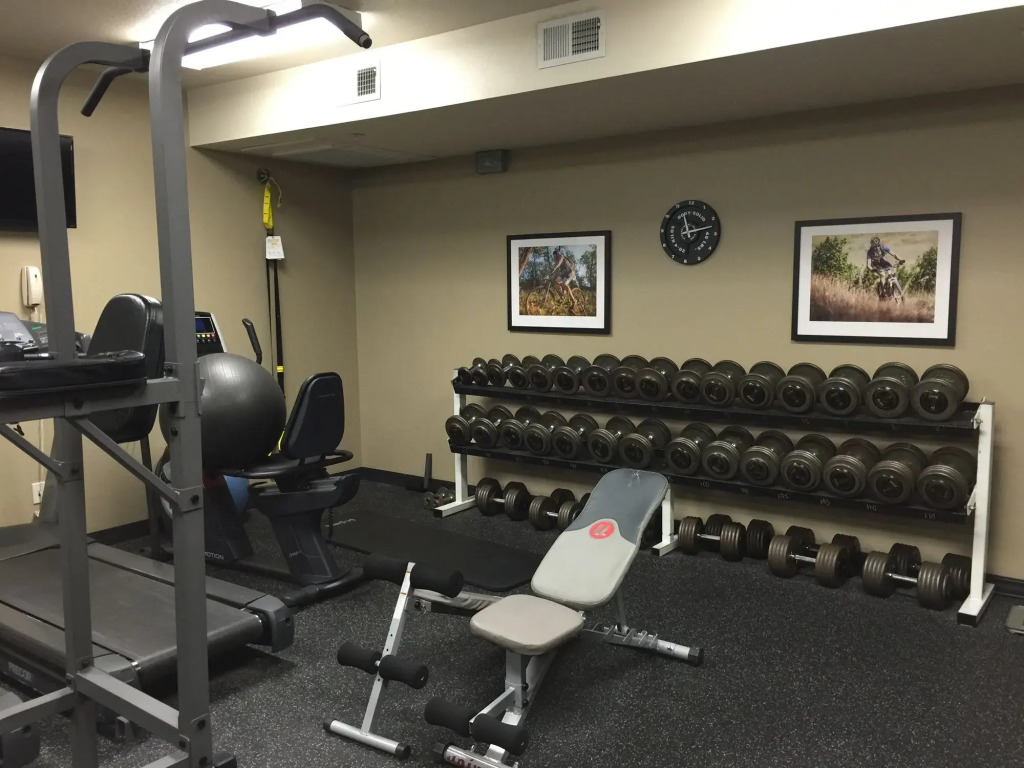 Roosevelt Inn & Suites