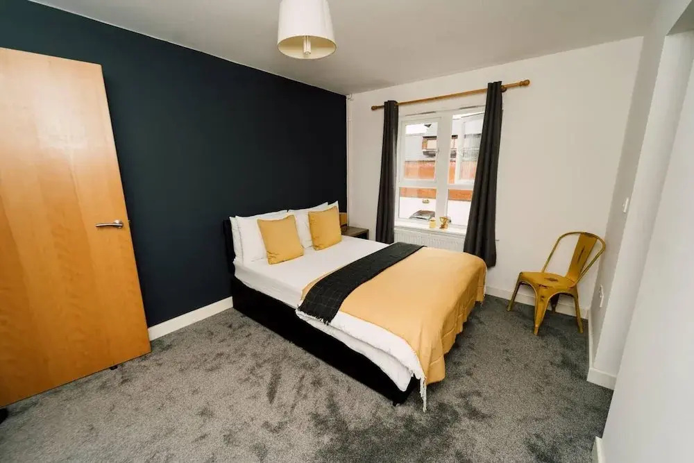 Impeccable 2-bed Apartment in Derby, England