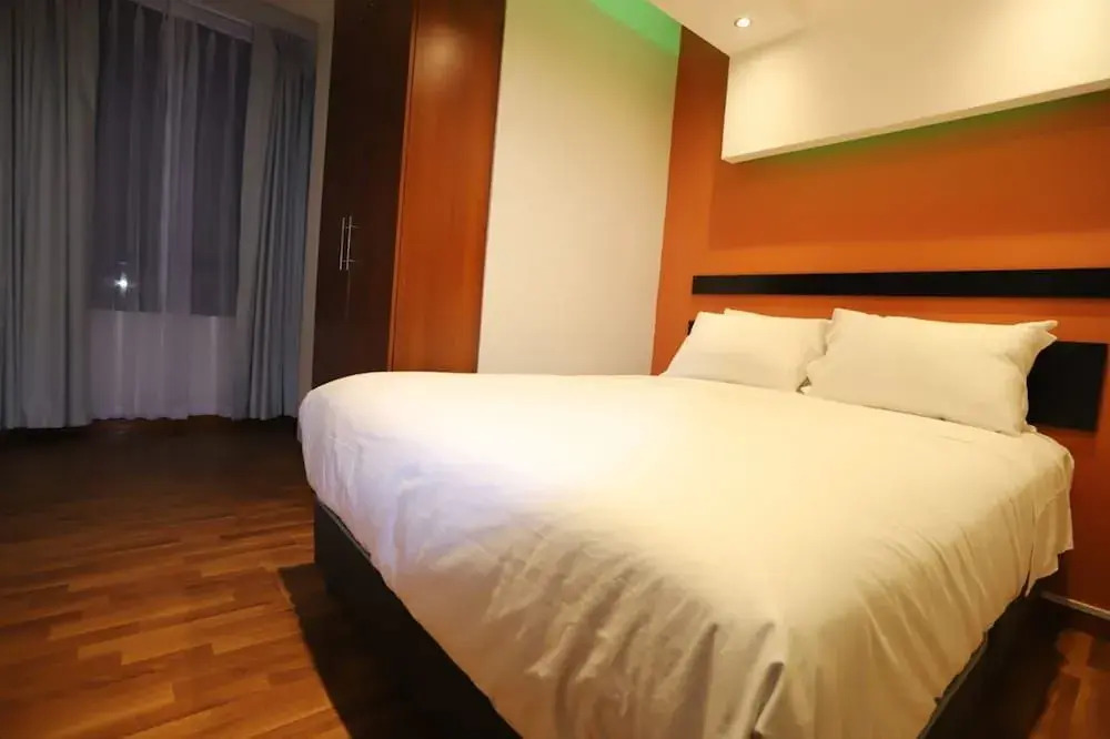 Capac Hotel II