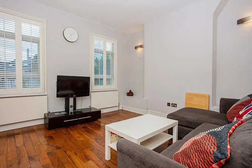 1 Bedroom Apartment in Heart of Shepherd's Bush Accommodates 4