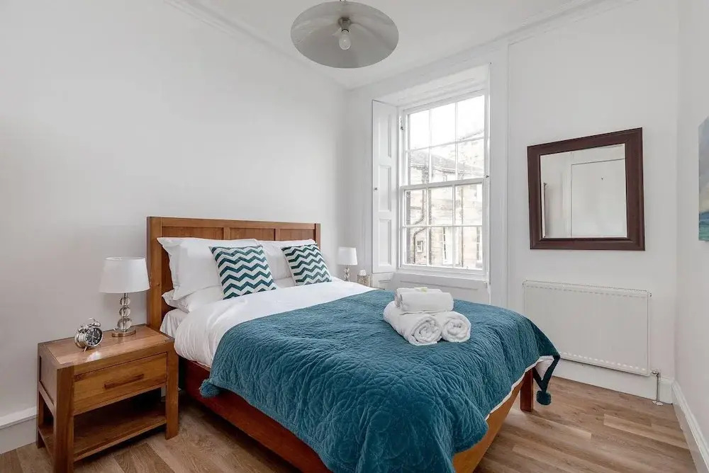 Heart of Edinburgh City Centre 3 Bedroom Georgian Apartment