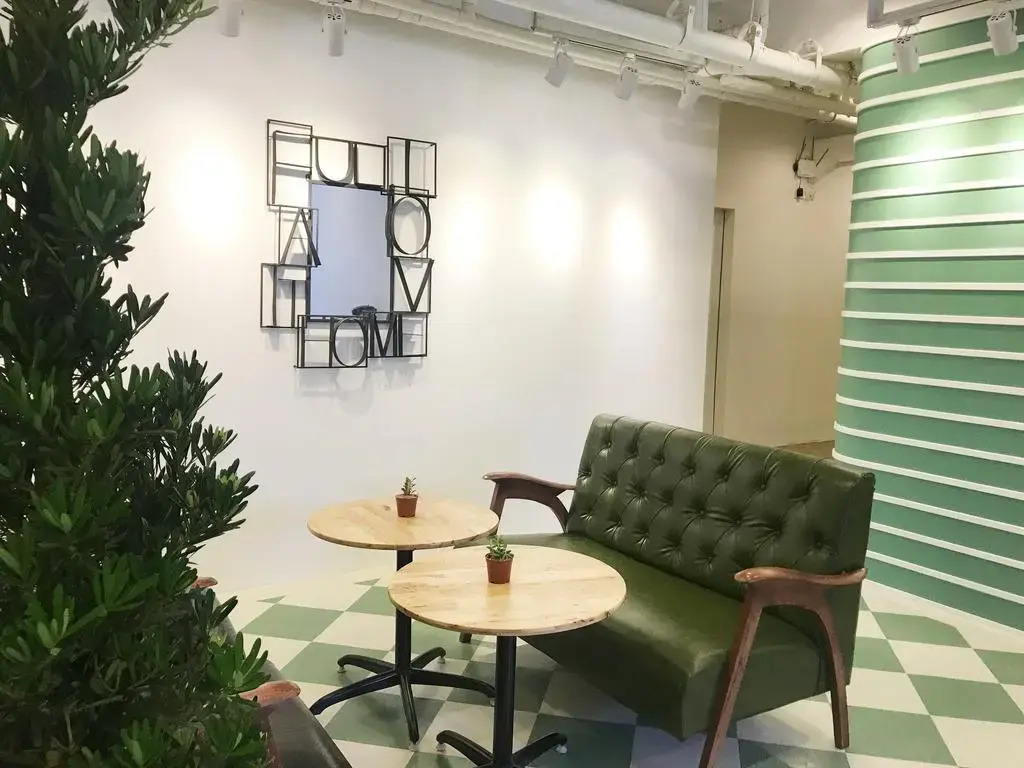 Folk Poshtel Asok