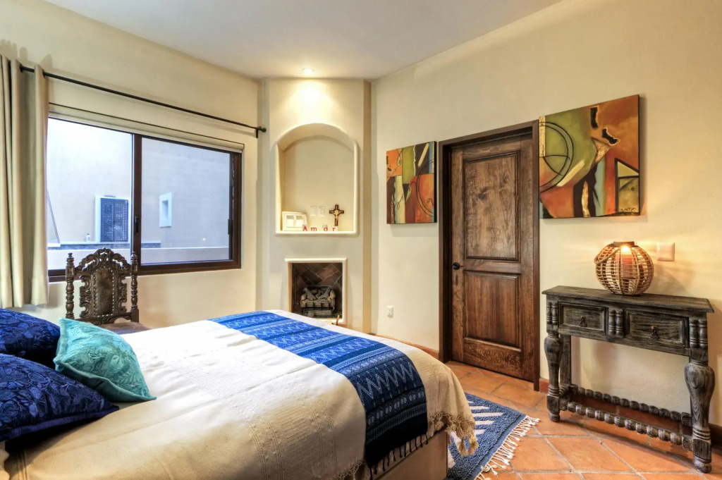 Villa Clara Luna 3 bedroom 3.5 bath Near Centro