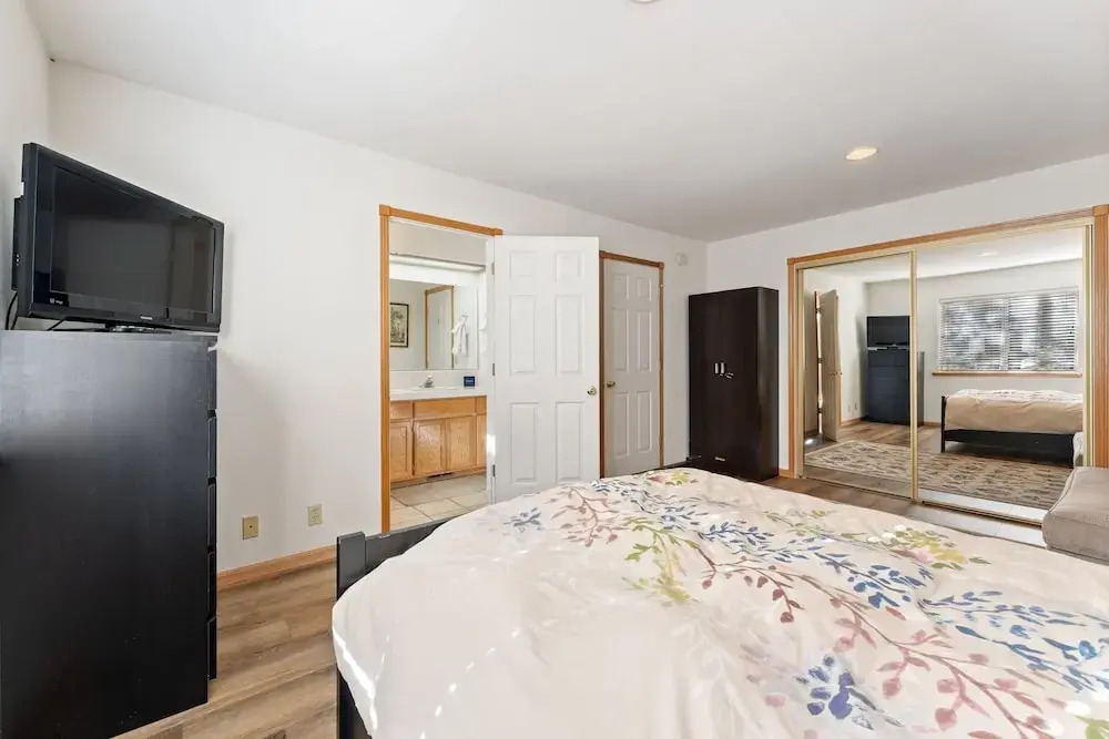 Pine Haven 3 Bedroom Home by RedAwning