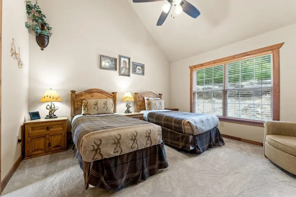 Dakota Lodge 2 Bedroom Home by RedAwning