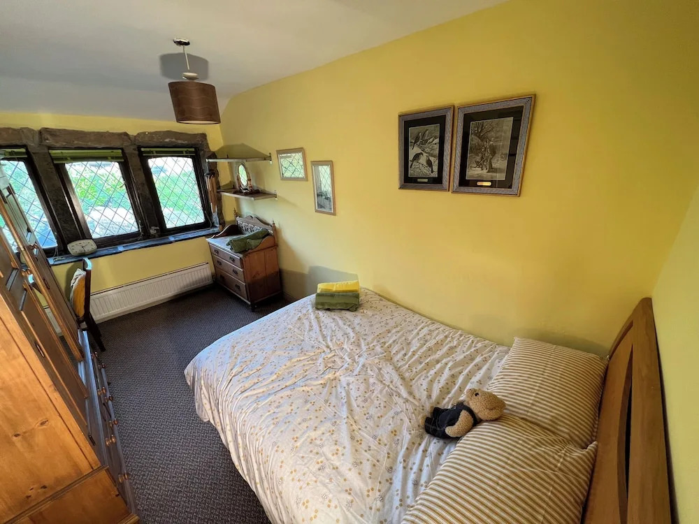 2 Bed Cottage - Sleeps 4 - Pets - Parking